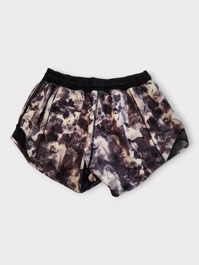 Size 6 - Lululemon Hotty Hot Short