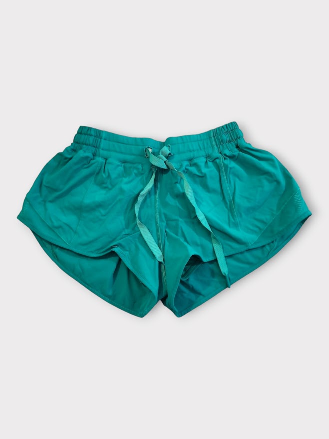 Size 6 - Lululemon Hotty Hot Short (2 1/2* )