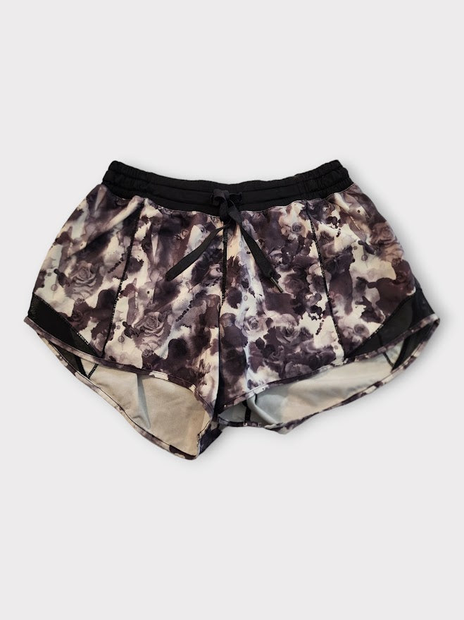 Size 6 - Lululemon Hotty Hot Short