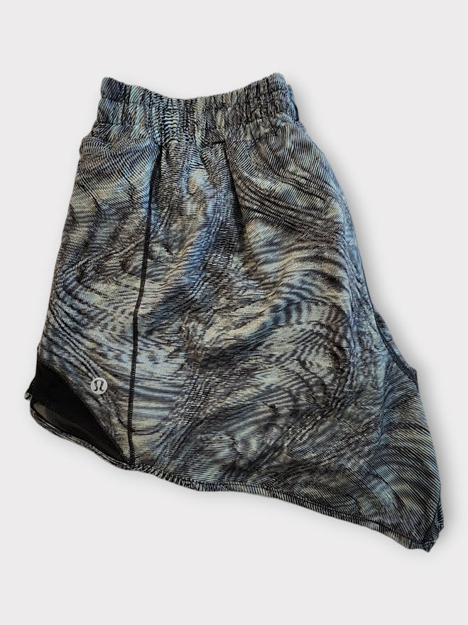 Size 10 - Lululemon Hotty Hot Low Rise Short 4*
