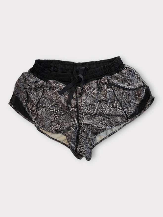 Size 10 - Lululemon Hotty Hot Short (2.5*)