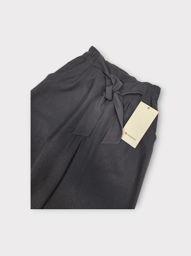 Size 2 - Lululemon Noir Crop