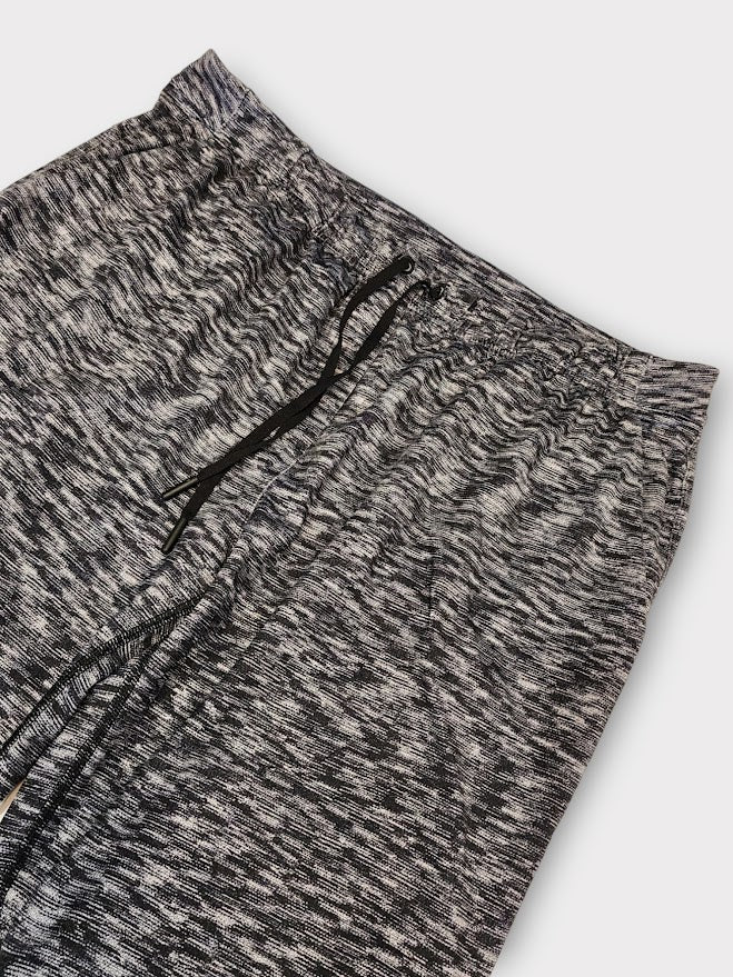 Size 10 - Lululemon Jet Crop (Slim) (Luxtreme 27*)