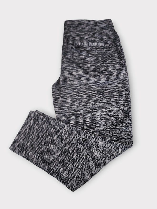 Size 10 - Lululemon Jet Crop (Slim) (Luxtreme 27*)