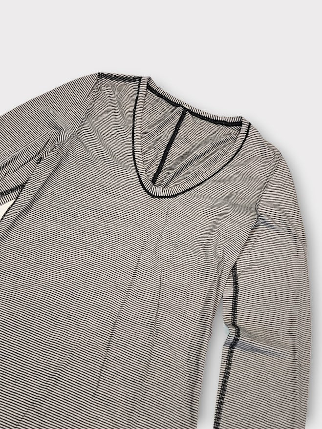 Size 2 - Lululemon Yogini 5 Year Long Sleeve Tee