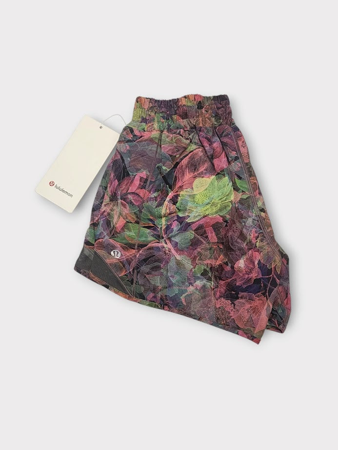 Size 4 - Lululemon Hotty Hot Low-Rise Lined Short 4*