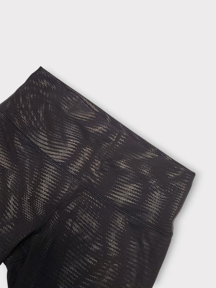Size 10 - Lululemon Wunder Train High-Rise Short 8" *Foil Shapeshifter