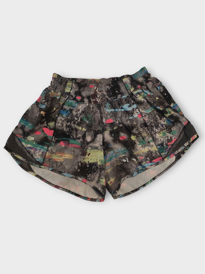 Size 4 - Lululemon Hotty Hot Low-Rise Lined Short 4"