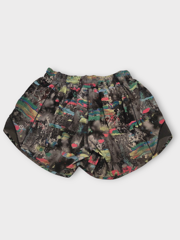 Size 4 - Lululemon Hotty Hot Low-Rise Lined Short 4"