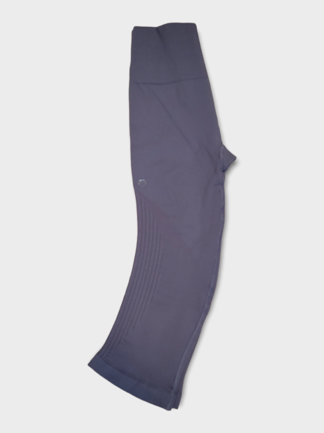 Size 4 - Lululemon Seamless Crop