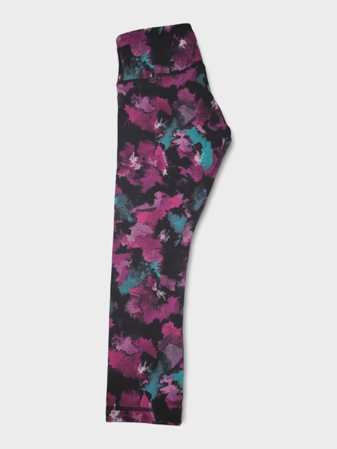 Size 6 - Lululemon Wunder Under Crop III