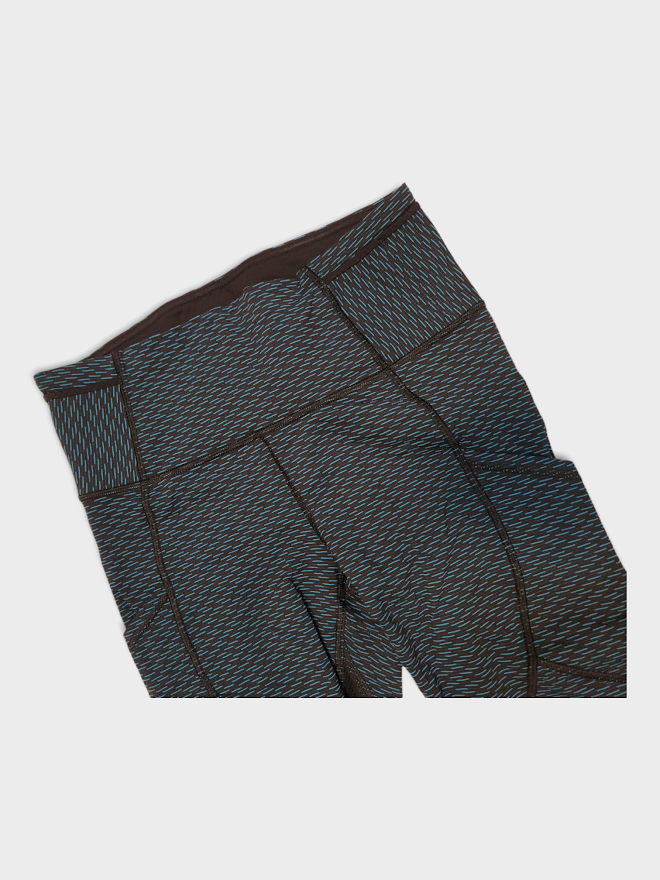 Size 6 - Lululemon Outrun 17* Crop