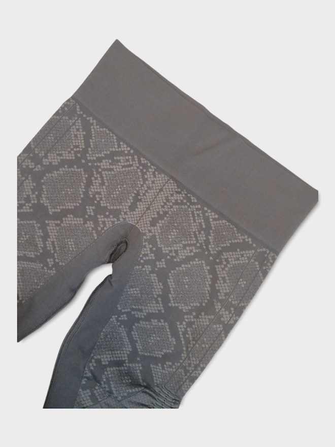 Size 8 - Lululemon In The Flow Crop II