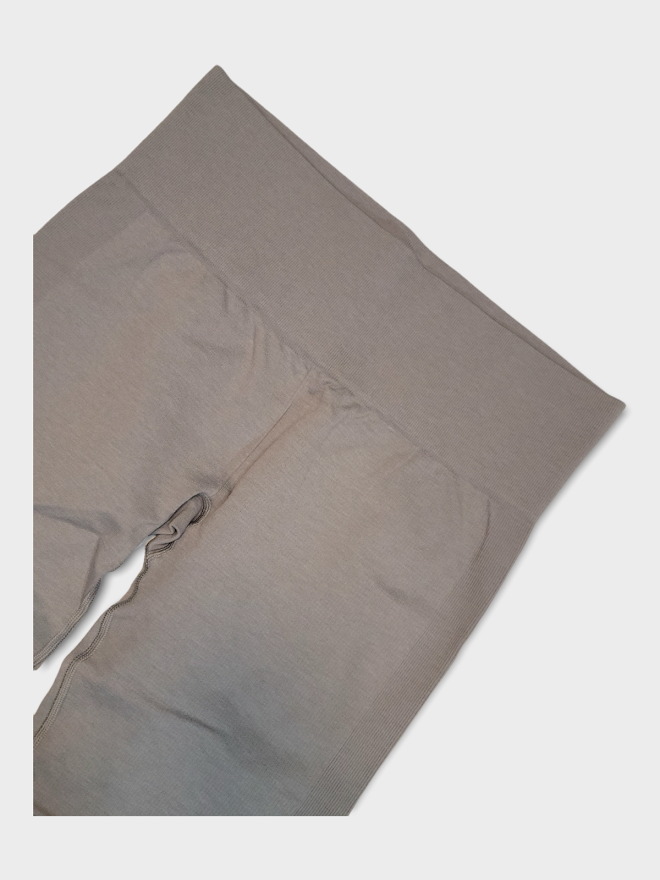 Size 10 - Lululemon Seamlessly Street Crop