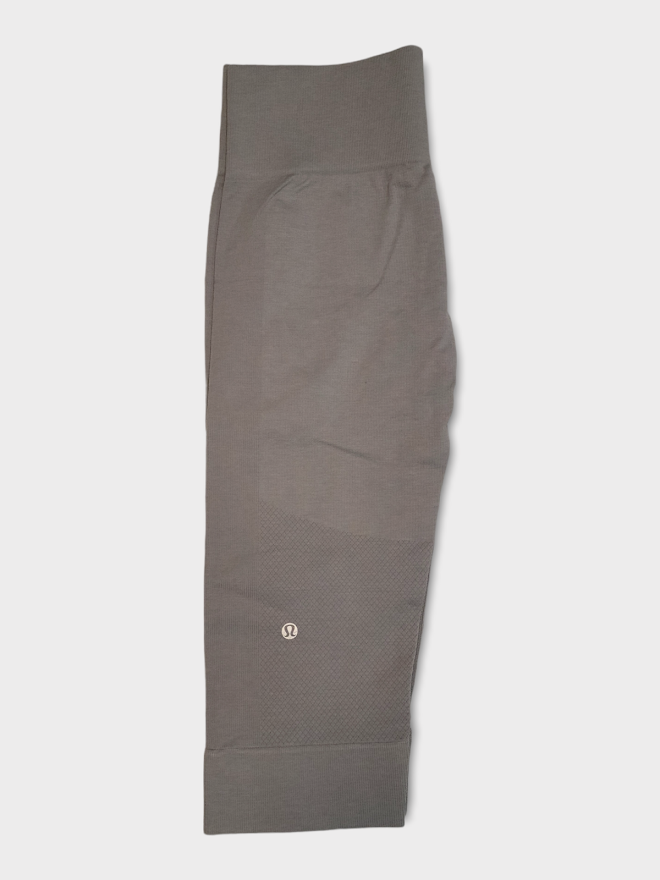 Size 10 - Lululemon Seamlessly Street Crop