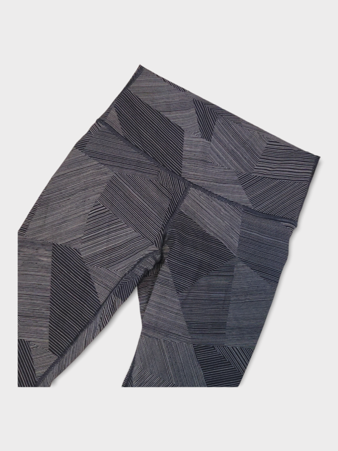 Size 6 - Lululemon Wunder Under Crop (Hi-Rise) (Full-On Luxtreme 21")