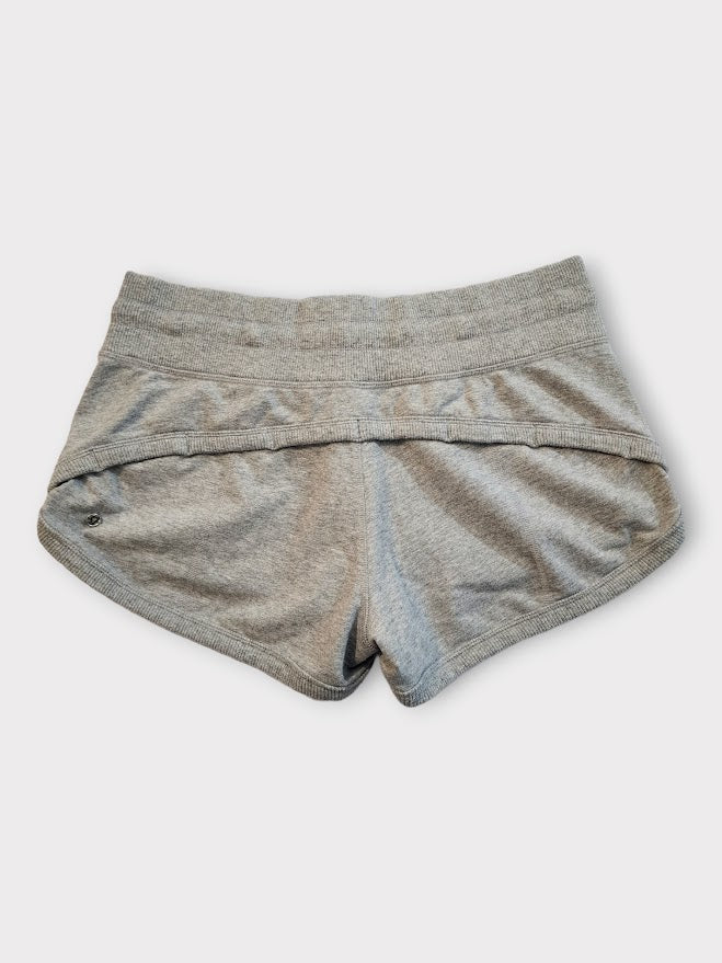 Size 6 - Lululemon Speed short