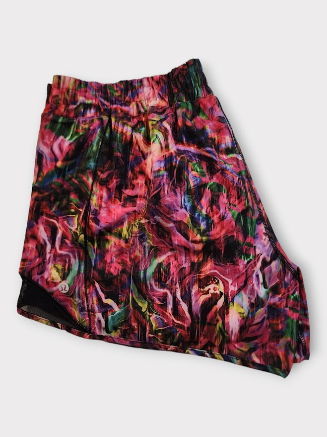 Size 14 - Lululemon Hotty Hot Low Rise Short 4*