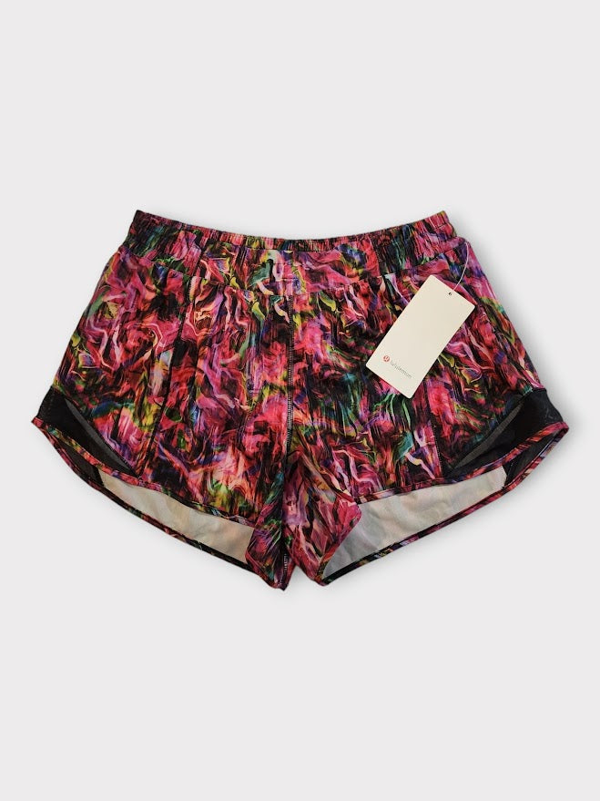 Size 14 - Lululemon Hotty Hot Low Rise Short 4*