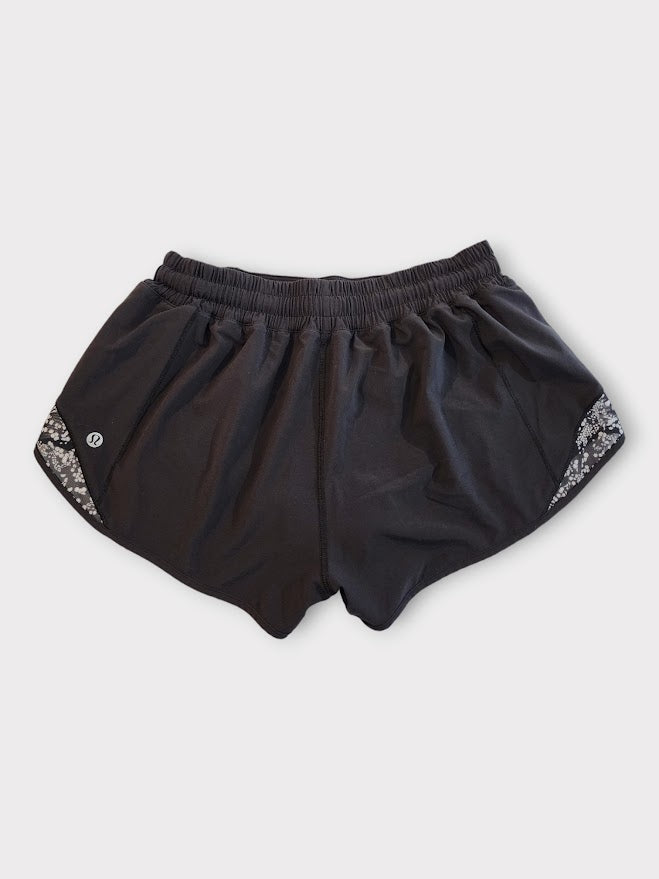 Size 8 - Lululemon Hotty Hot Short II *2.5