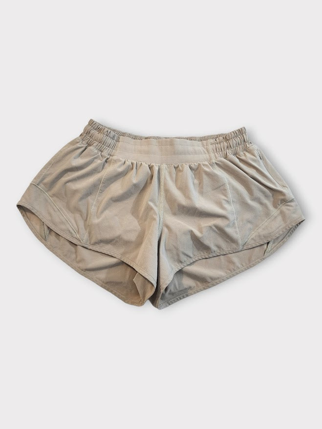 Size 8 - Lululemon Hotty Hot Short II *2.5