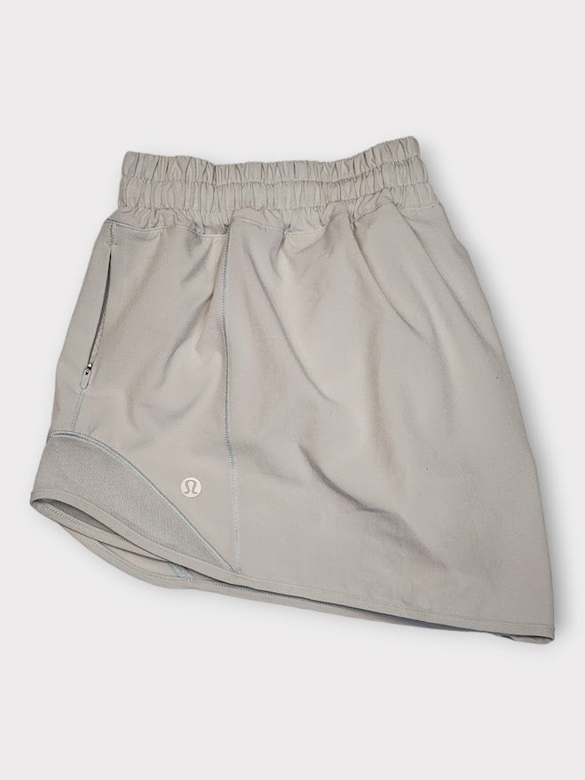 Size 12 - Lululemon Hotty Hot Low-Rise Lined Short 2.5*