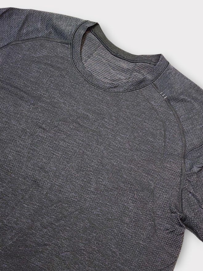 Small - Lululemon Short Sleeves