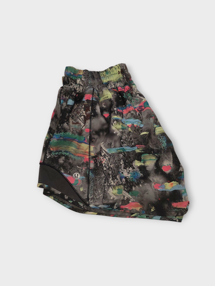 Size 4 - Lululemon Hotty Hot Low-Rise Lined Short 4"